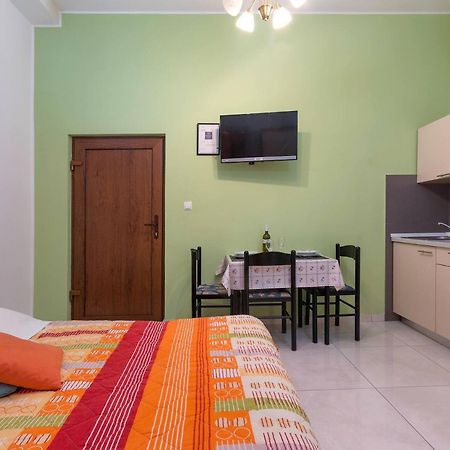 Pleasant Oriana Apartment Near The Sea-Pula Exterior foto