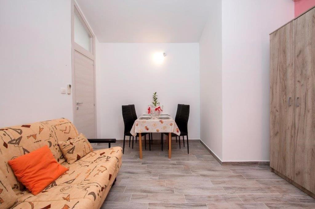 Pleasant Oriana Apartment Near The Sea-Pula Exterior foto